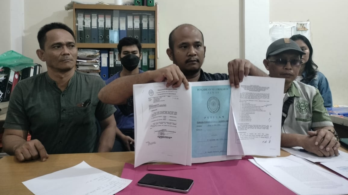 Mill Manager PT MMJ, Jennis Fonsianus Hutajulu saat berikan keterangan ke awak media