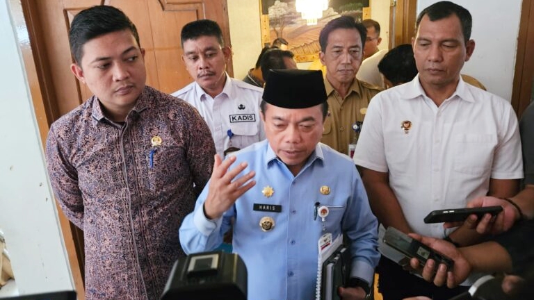 Al Haris dan Hafiz Fattah (kiri)