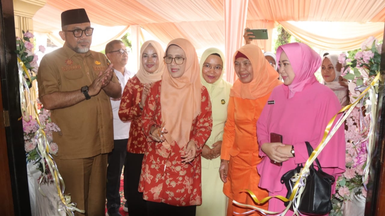 Sudirman saat Pembukaan Bazar Ramadhan tahun 1446 H oleh DWP Provinsi Jambi 