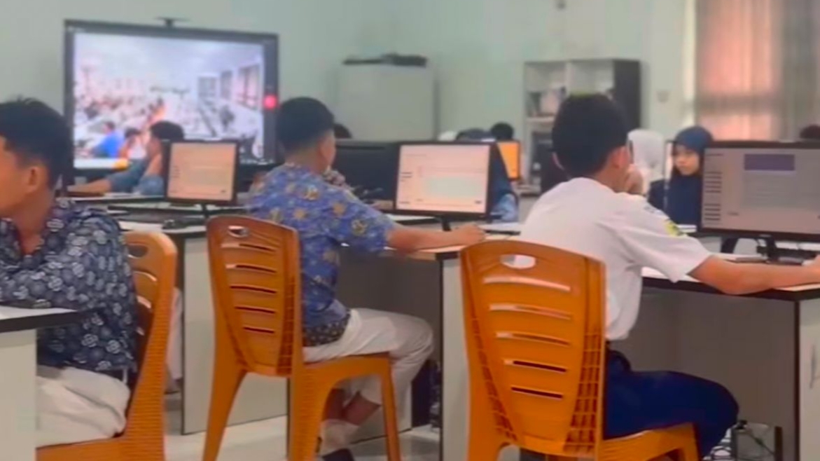 Hari pertama seleksi CAT SMAN Titian Teras Jambi 
