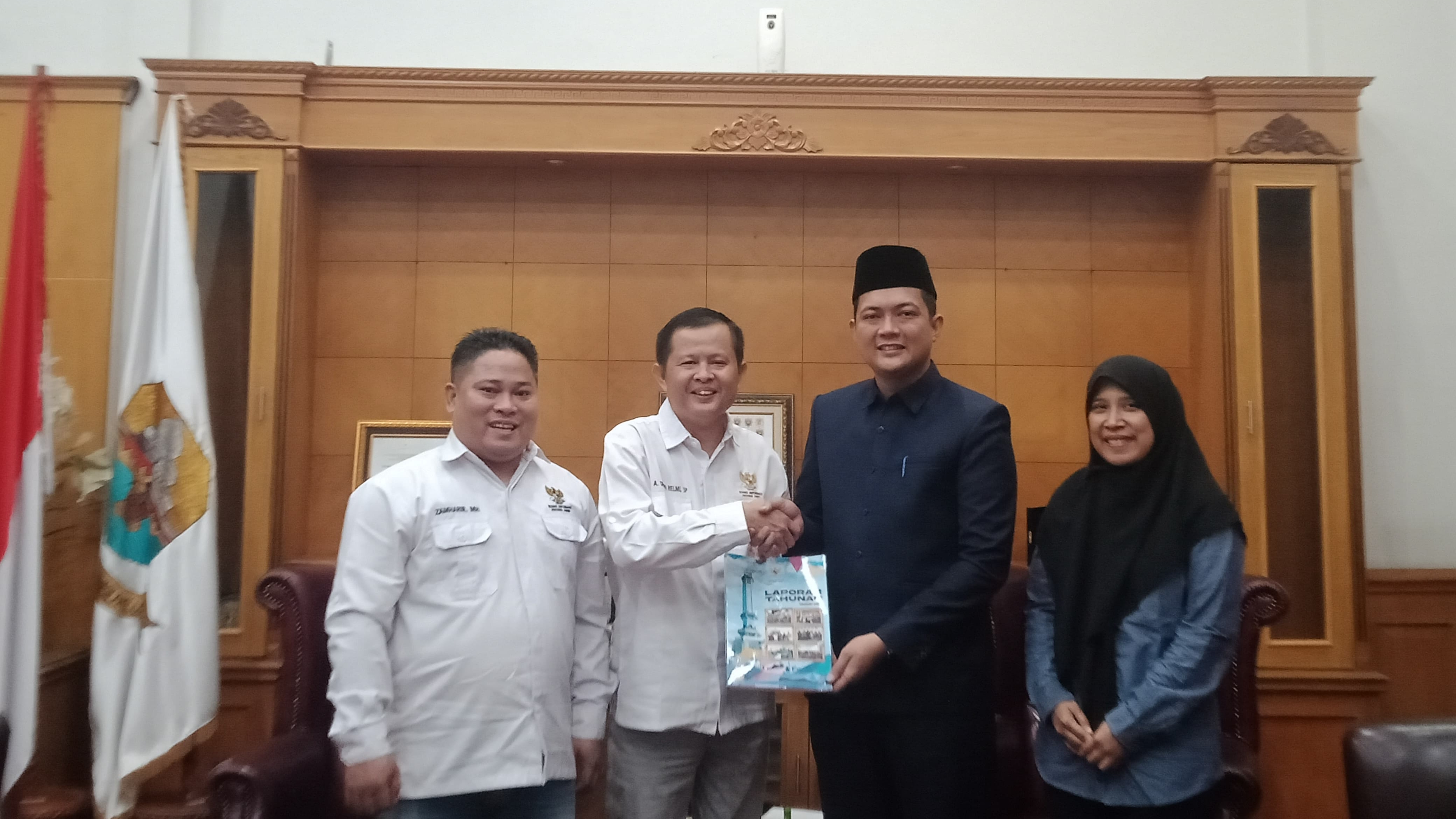 Komisi Informasi Jambi serahkan laporan kinerja tahun 2024 ke Ketua DPRD Jambi, Senin (3/3)