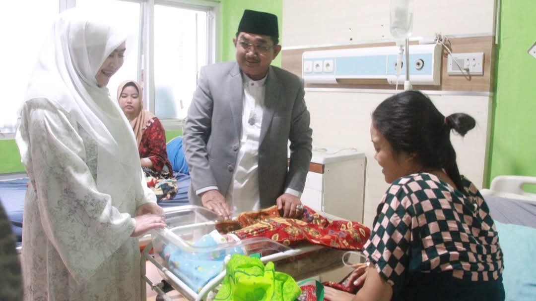 Anwar Sadat kunjungi pasien RS KH. Daud Arif usai Salat Idul Fitri, Senin (31/3)