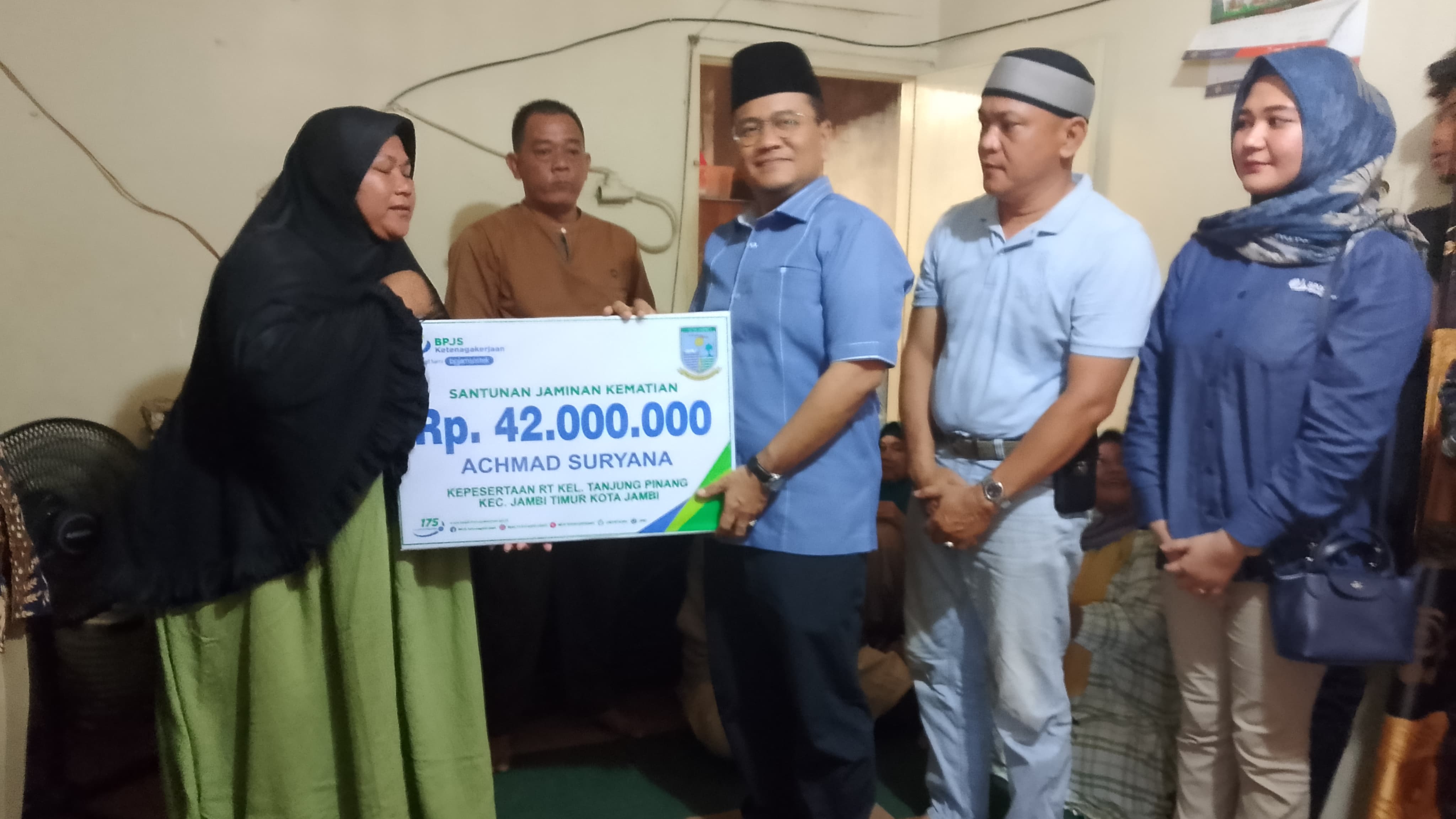 Walikota Jambi serahkan santunan JKM untuk ahli waris Ketua RT