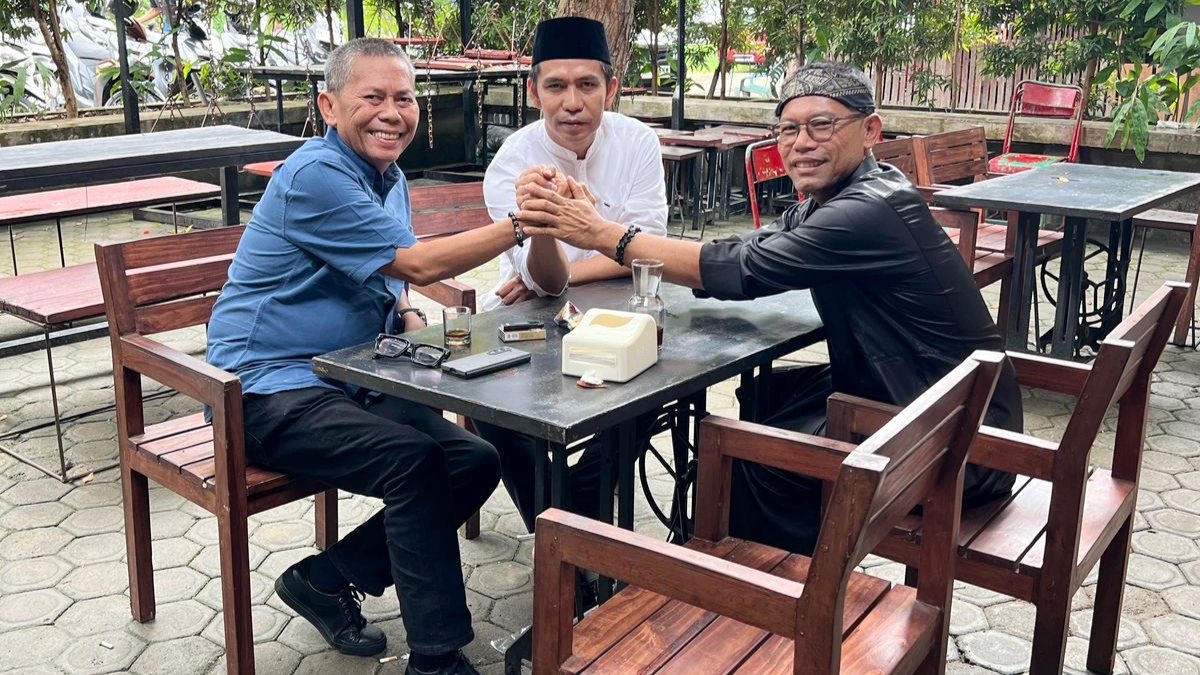 Panglima Adri (kiri), Hasan Mabruri dan Cecep
