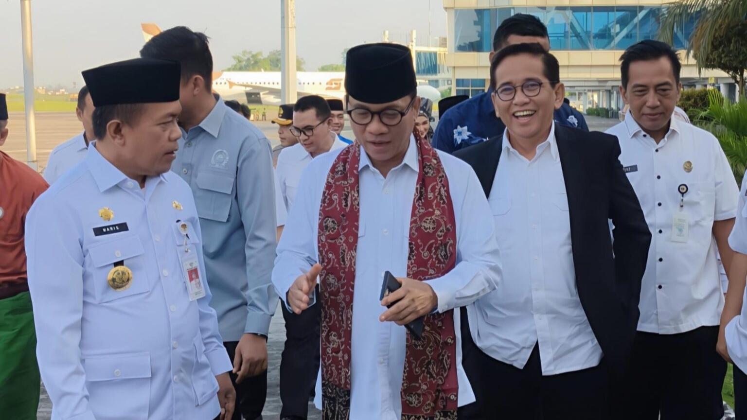 Mendes Yandri saat tiba kunker di Jambi, Rabu (28/5)