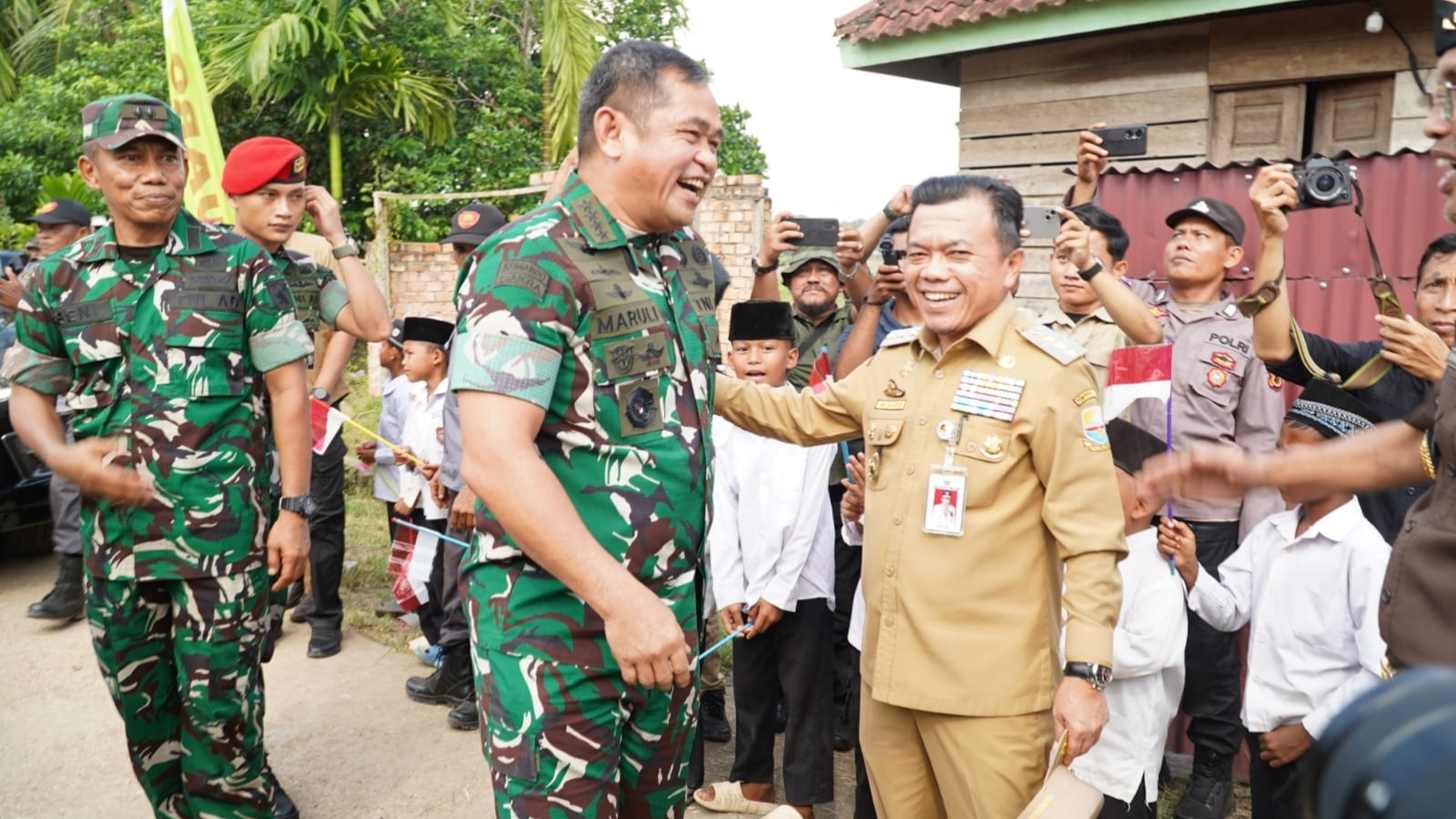 Al Haris dampingi KSAD resmikan 47 titik program TNI AD Manunggal Air di Jambi