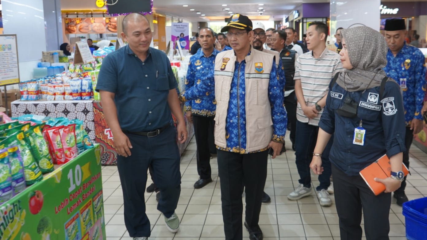 Tim Satgas Pangan Provinsi Jambi saat sidak beras oplosan