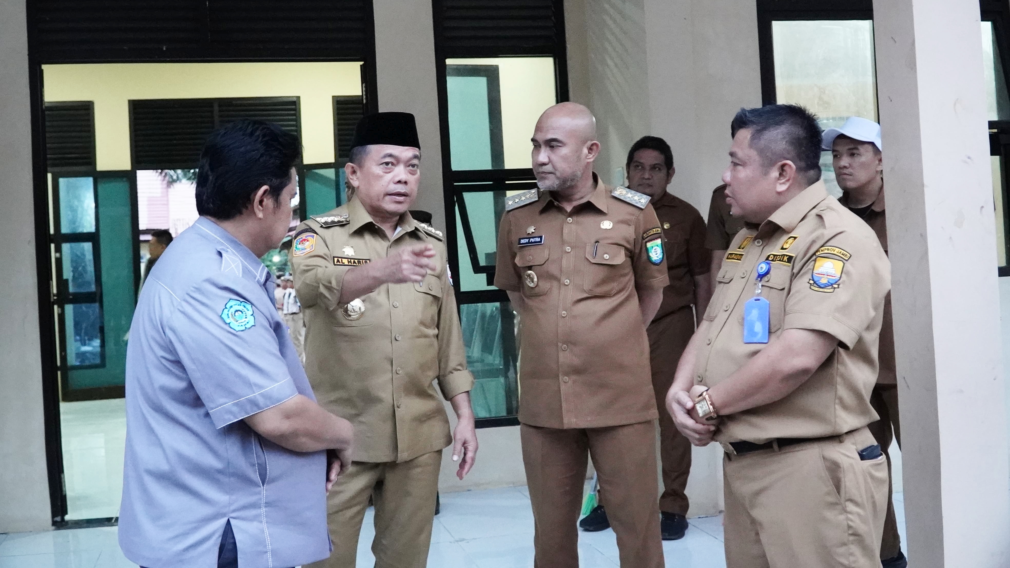Al Haris saat peninjauan SMK Titian Teras di Bungo
