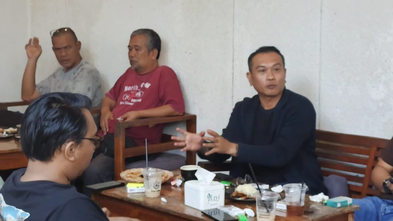 Konsolidasi Bagus dengan anggota WALHI Lampung