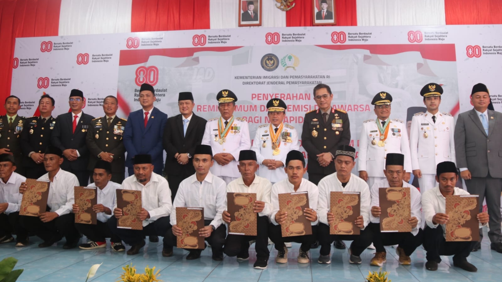 Al Haris dan Abdullah Sani saat penyerahan remisi di HUT RI ke-80 