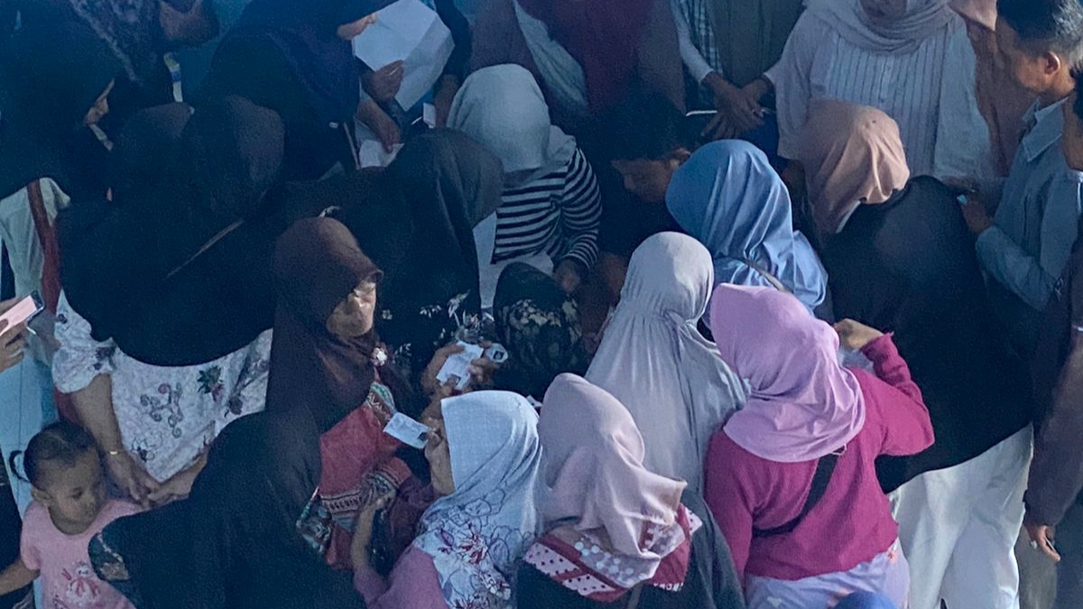 Antusias warga ambil kupon jalan santai HUT ke-27 PAN di Rumah PAN Jambi