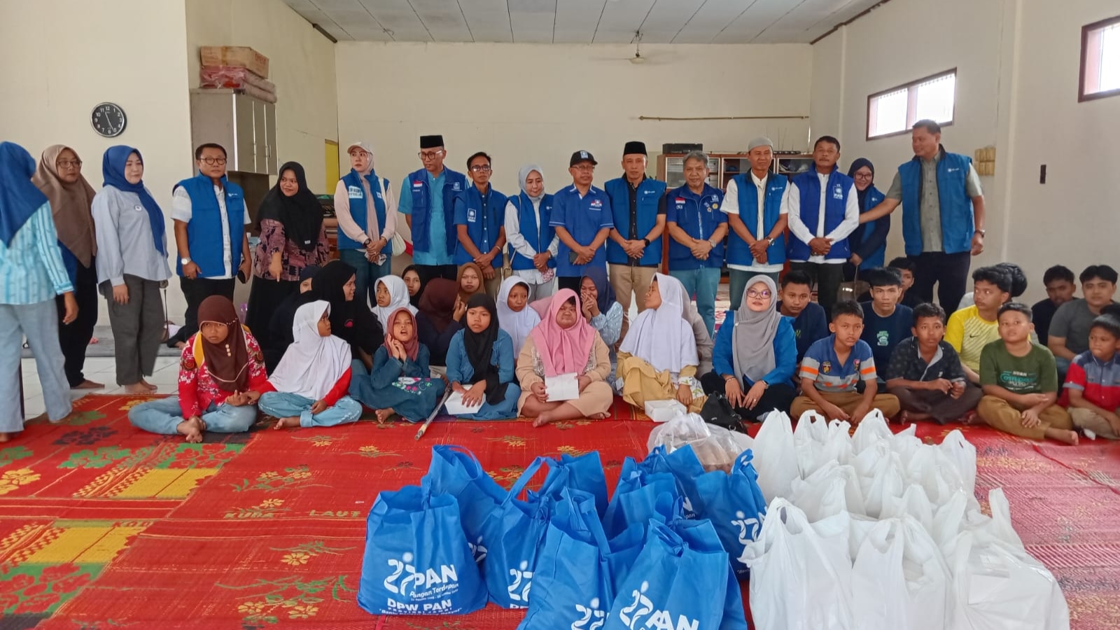 DPW PAN Jambi berbagi di 2 Panti Asuhan