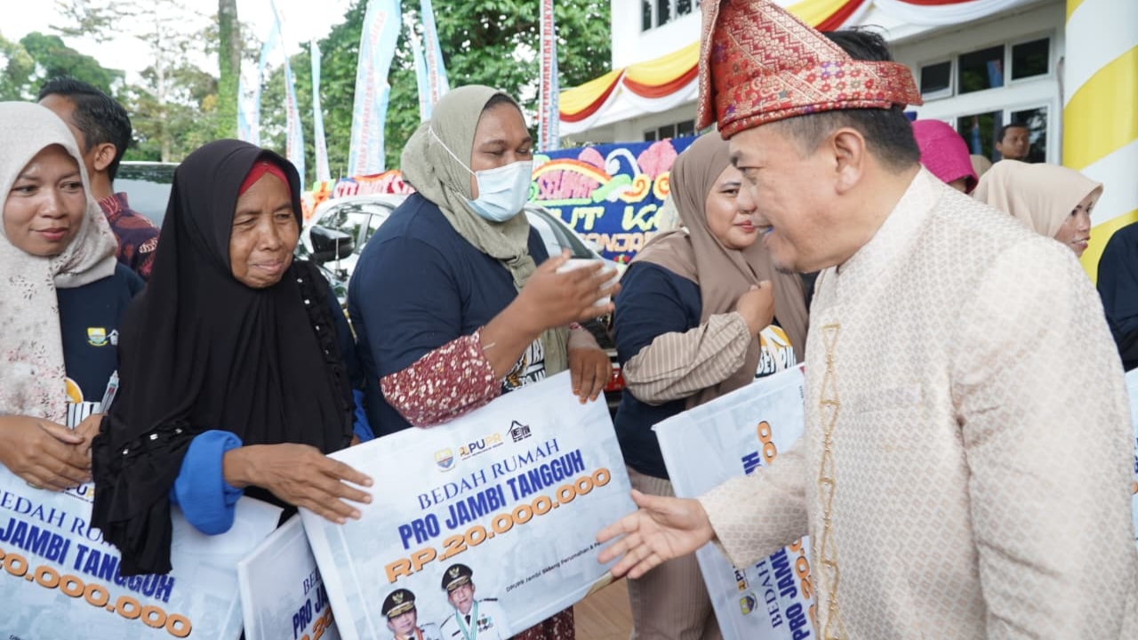 Pro Jambi tangguh hadir di Tanjab Timur: 51 keluarga nikmati rumah baru dari Gubernur Al Haris