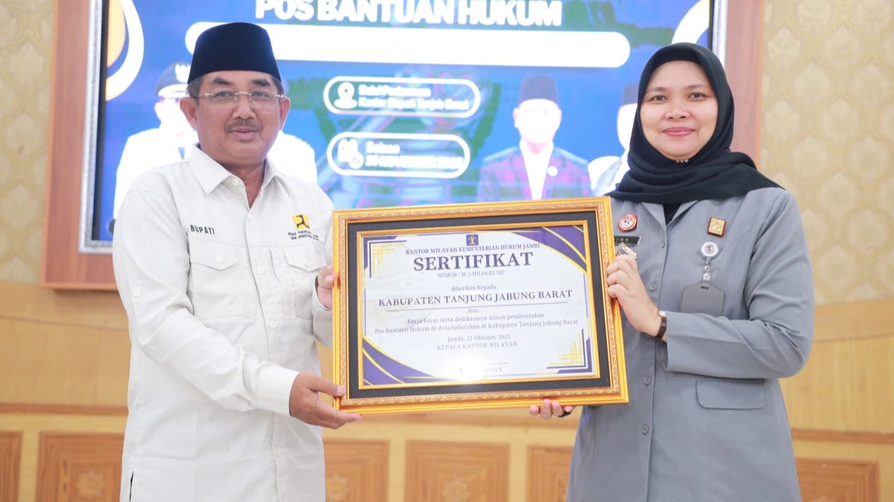 Kakanwil Kemenkum serahkan penghargaan kepada Tanjab Barat 