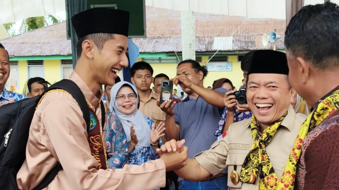 Al Haris salurkan bantuan Dumisake untuk 531 siswa di Tebo