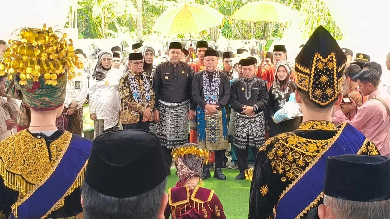 Zulkifli Hasan didampingi Al Haris saat hadiri HUT ke-76 Merangin