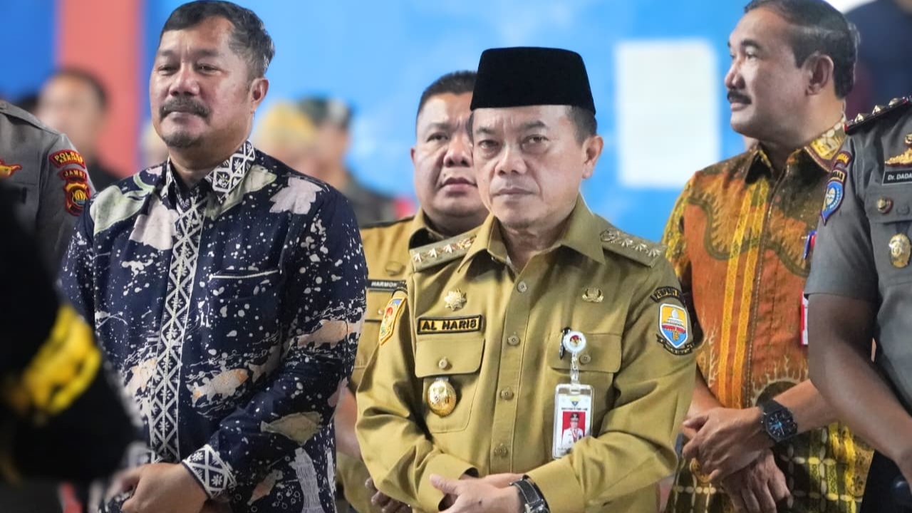 Al Haris saat pembukaan Raker Kepsek SMA, SMK dan SLB se-Provinsi Jambi