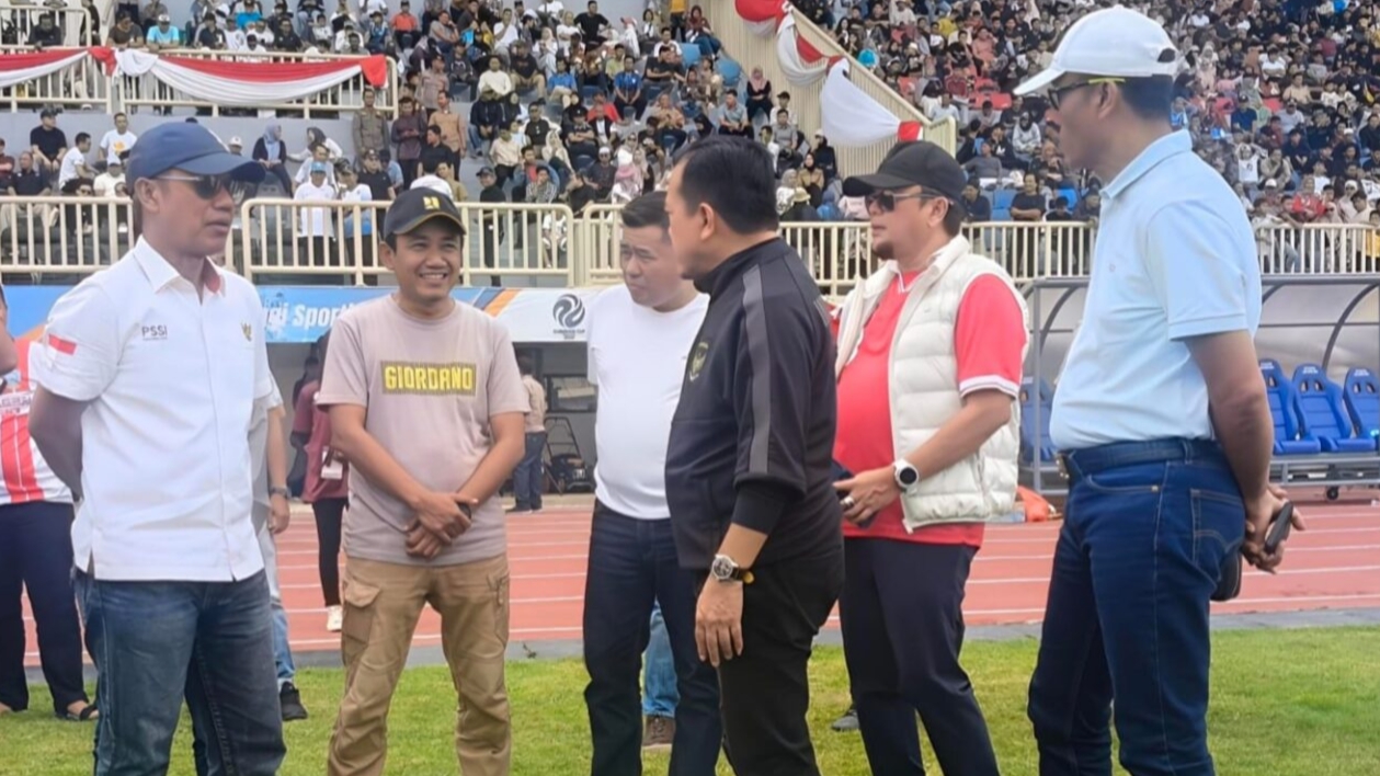 Sekjen PSSI saat saksikan final Gubernur Cup Jambi 2026 di Stadion Swarna Bhumi