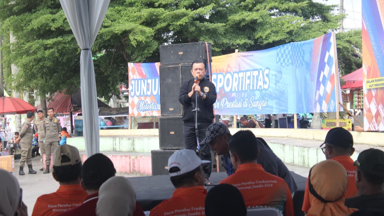 Gubernur Al Haris buka lomba pacu perahu peringatan HUT ke-69 Provinsi Jambi 