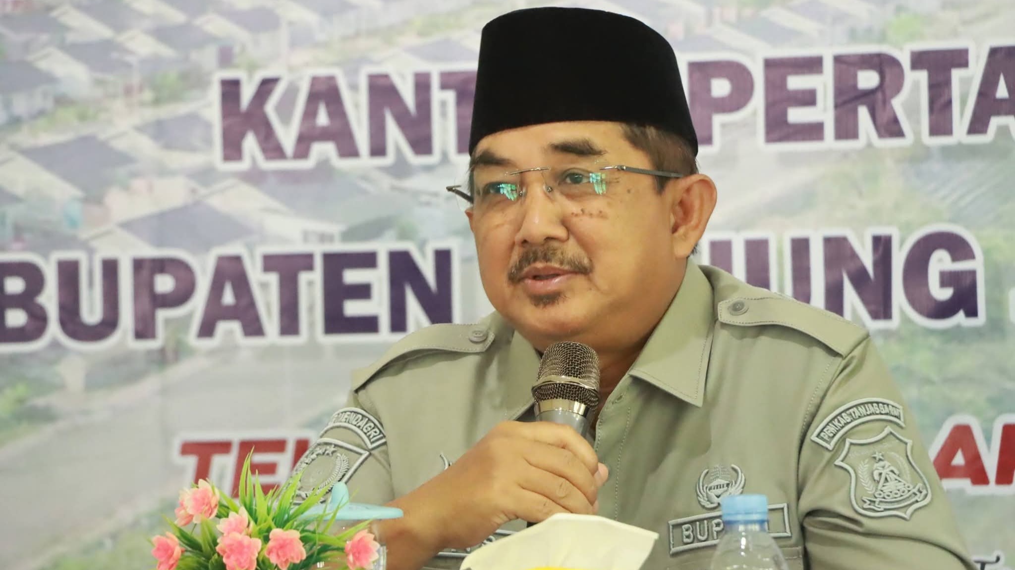 Bupati Tanjab Barat, Anwar Sadat