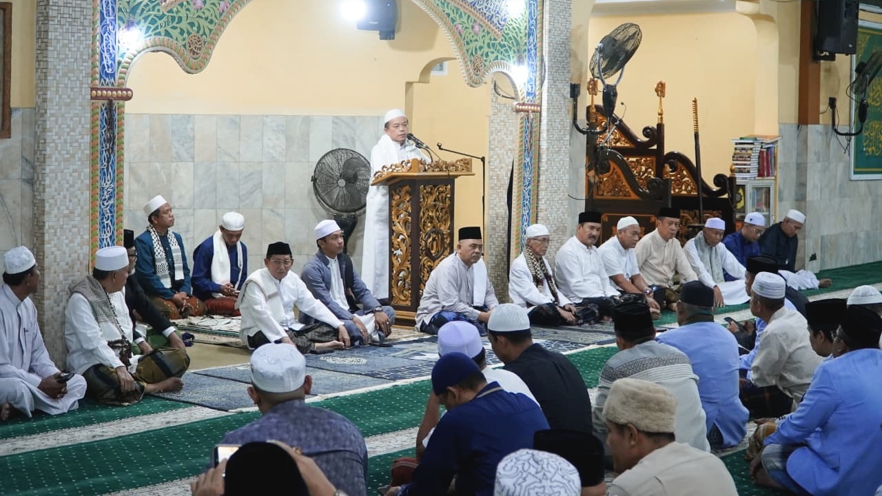 Gubernur Al Haris safari subuh di Masjid Raya Magat Sari