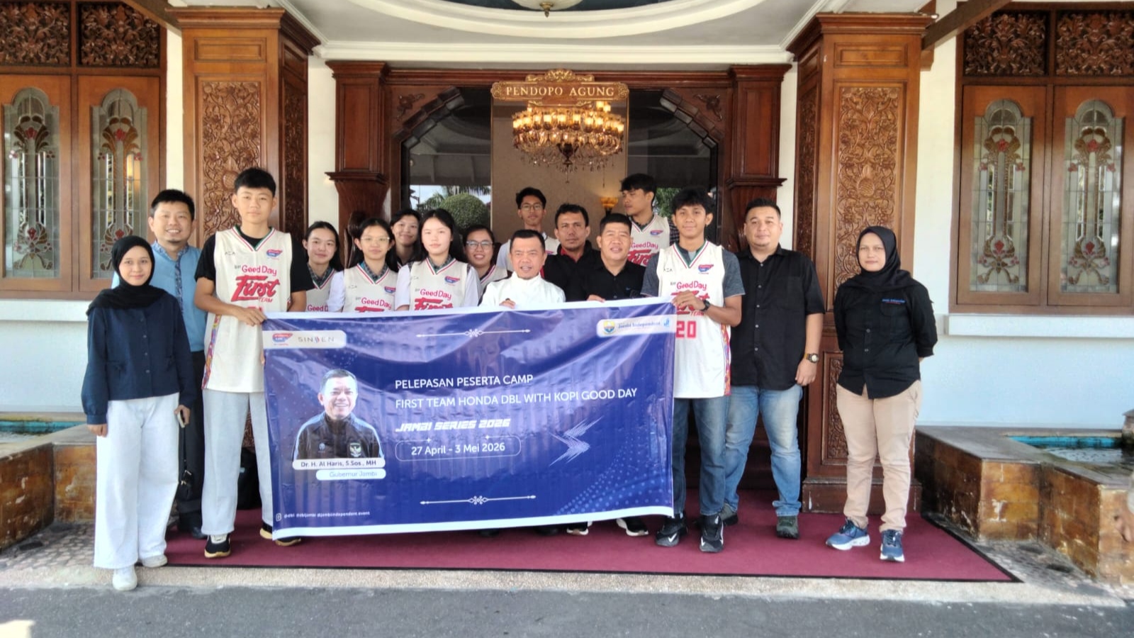 Gubernur Al Haris lepas Tim DBL Jambi