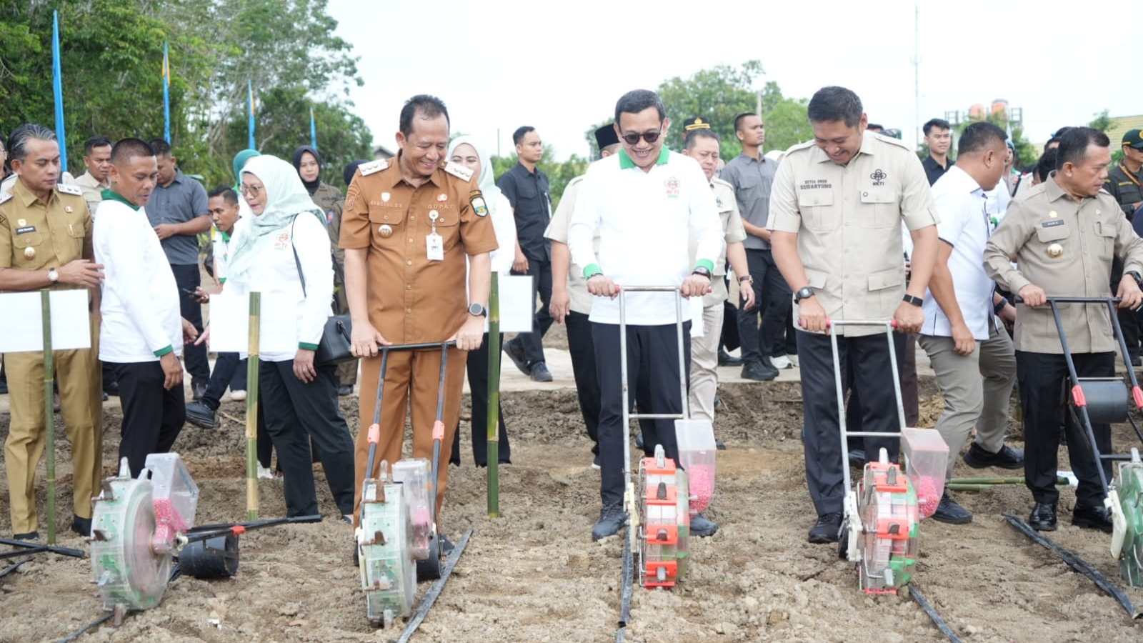 Al Haris dampingi Wamentan Sudaryono saat pelantikan pengurus HKTI Provinsi Jambi