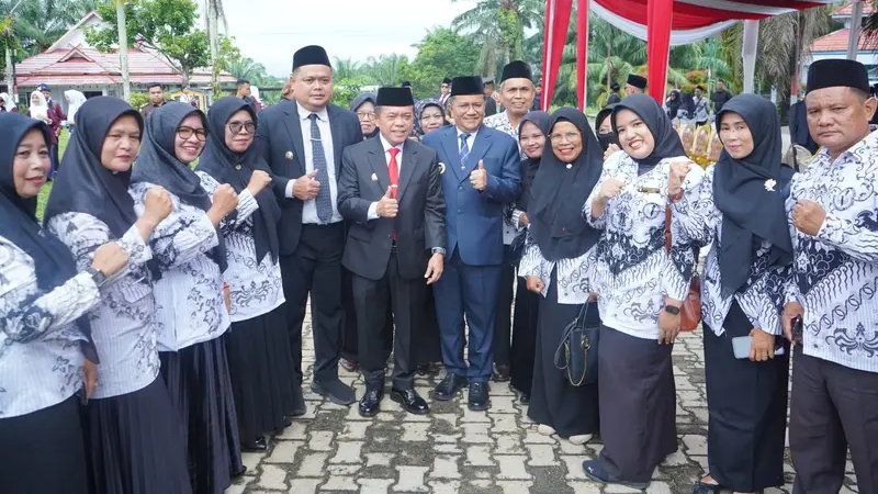 Wali Kota Maulana dan Gubernur Jambi saat peringatan Hardiknas 2026