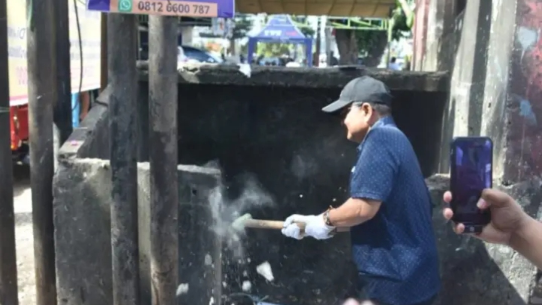 Wali Kota Maulana tutup salah satu TPS di Kota Jambi