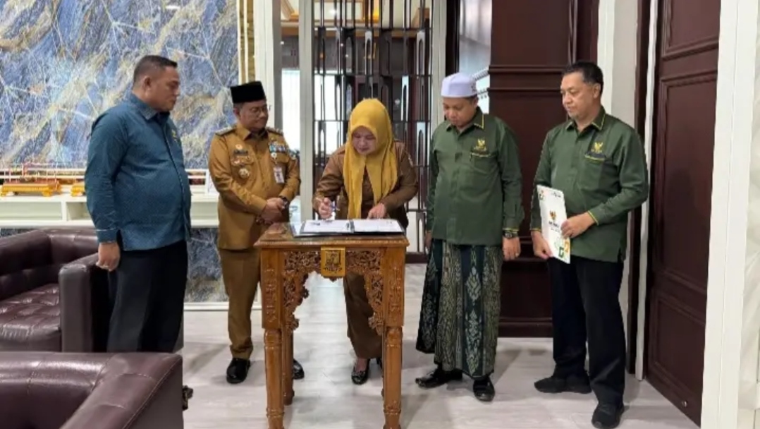 Maulana saat penandatanganan MoU Dinkes dan BAZNAS Kota Jambi