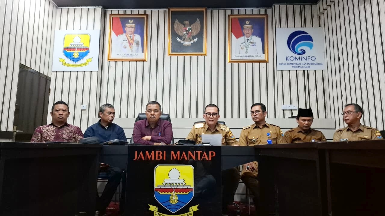 Konferensi pers Jubir dan tim advokasi Pemprov Jambi 