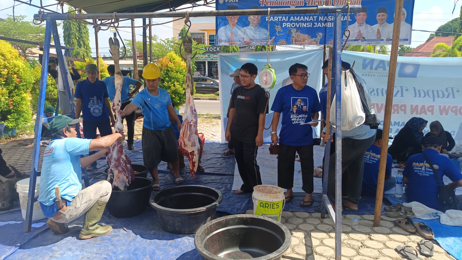 DPW PAN Provinsi Jambi melaksanakan penyembelihan hewan kurban di Rumah PAN Provinsi Jambi 