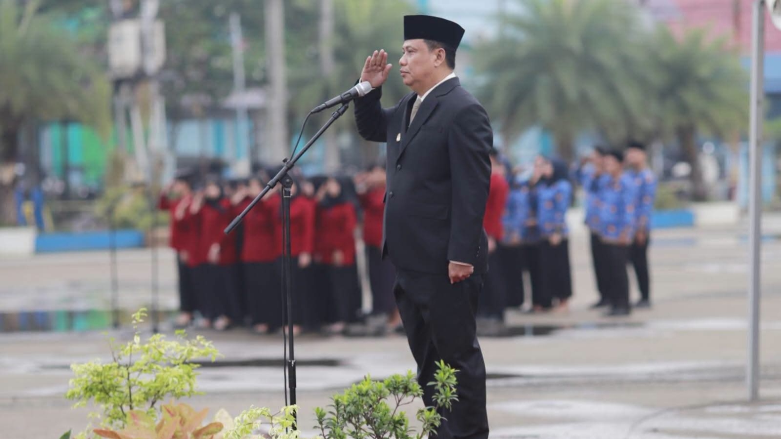 Katamso saat menjadi inspektur upacara peringatan Hari Kesaktian Pancasila di Tanjab Barat 2026