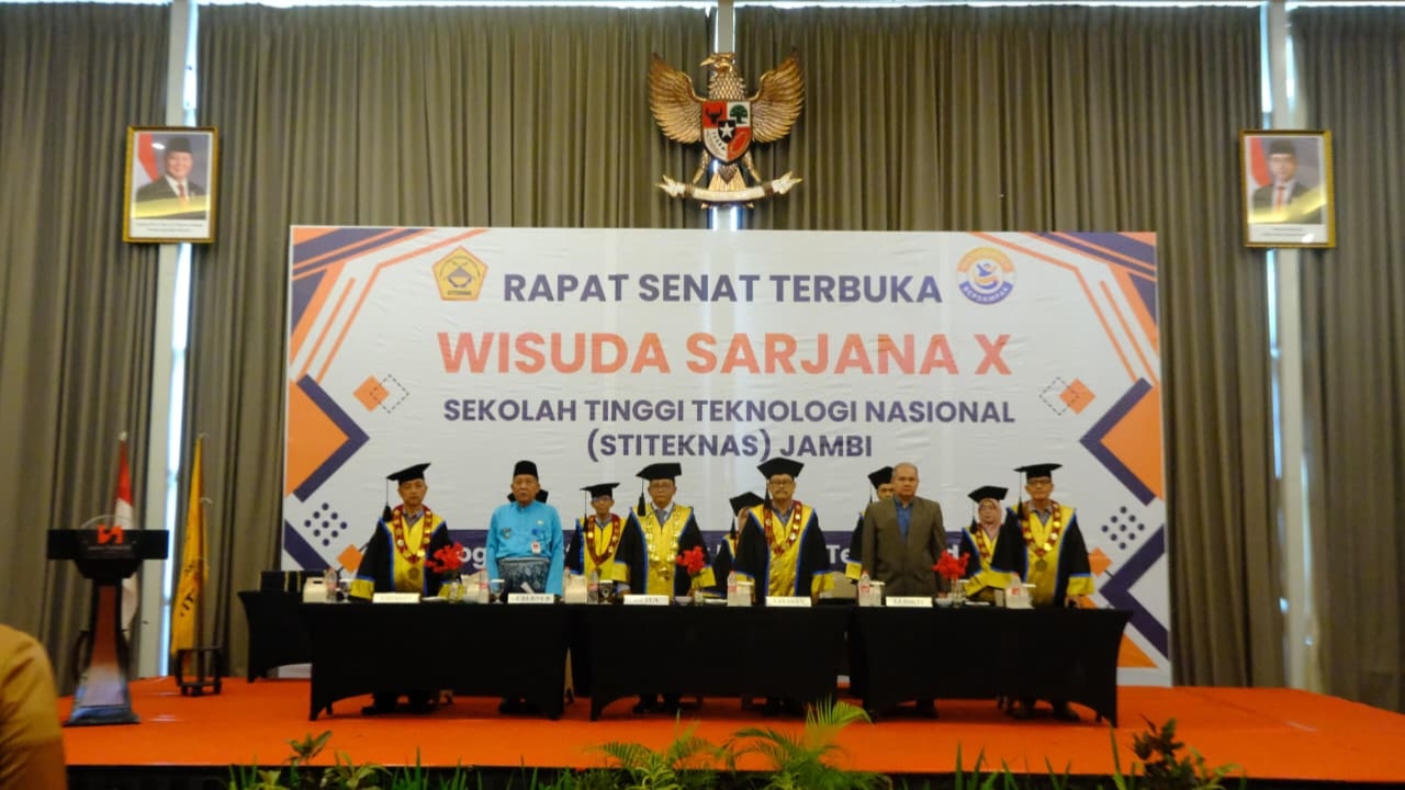 Wagub Abdullah Sani saat hadiri Wisuda Sarjana Ke‑X Sekolah Tinggi Teknologi Nasional Jambi