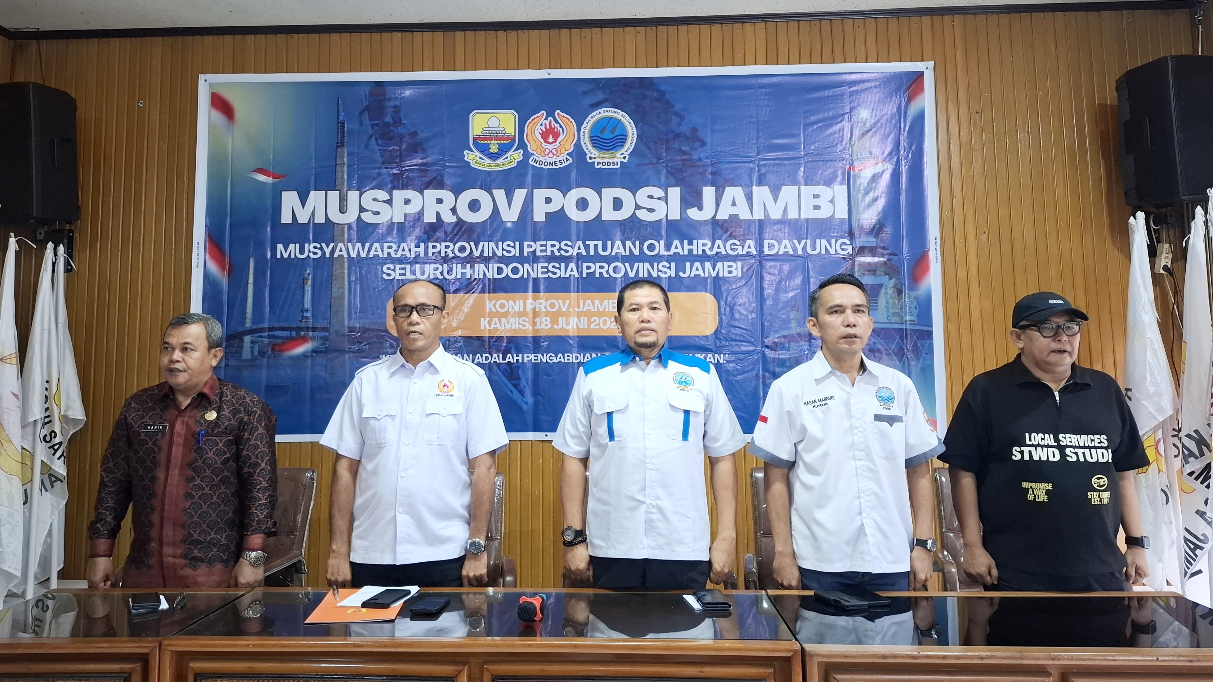 Hasan Mabruri (dua dari kanan) saat Musprov PODSI Jambi periode 2026-2030