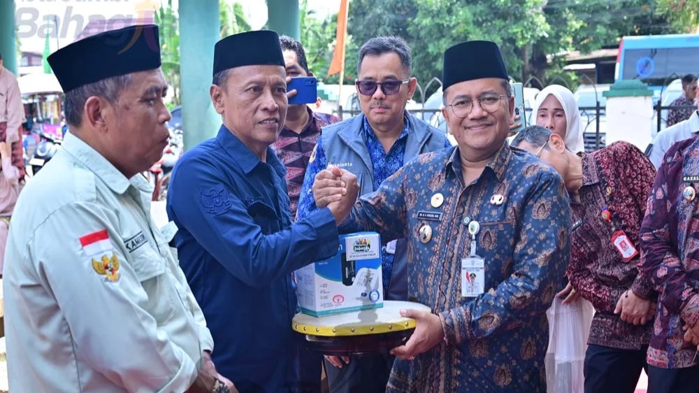 Wali Kota Maulana serahkan hasil Kampung Bahagia tahap I