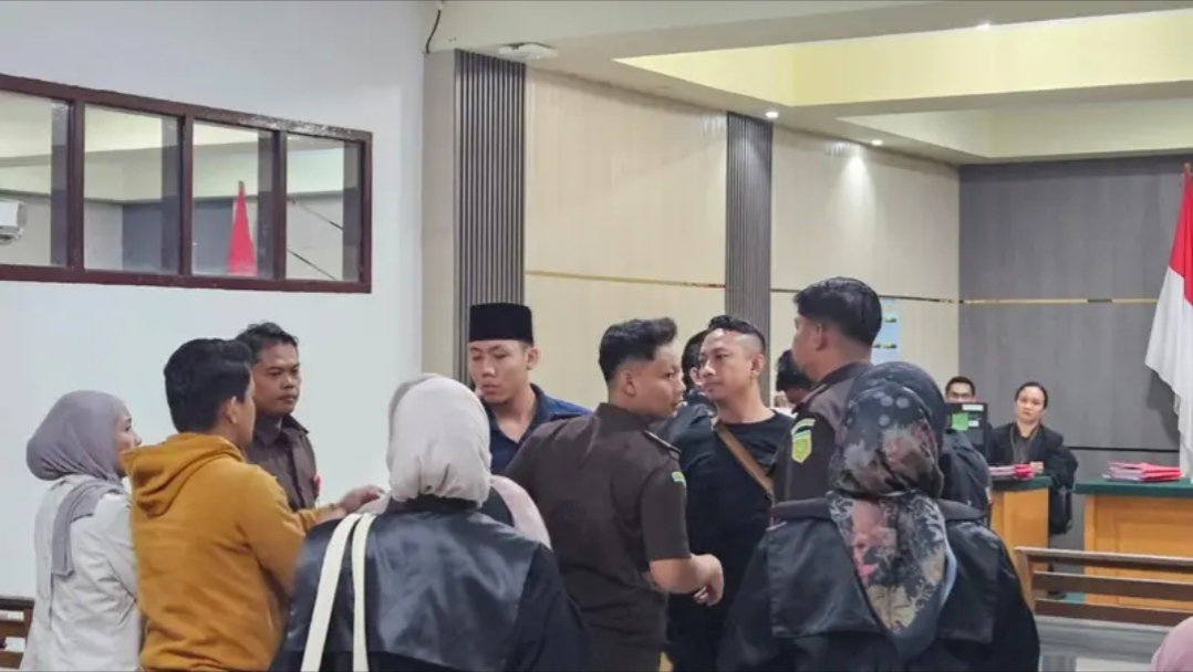 Sidang perdana Alung di Pengadilan Negeri Jambi, Selasa (30/6)