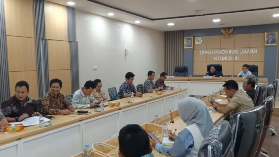 Komis III DPRD Jambi saat RDP dengan BPJN dan Dinas PUTR