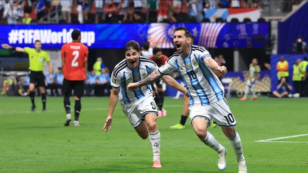 Lionel Messi saat merayakan gol ke gawang Mesir