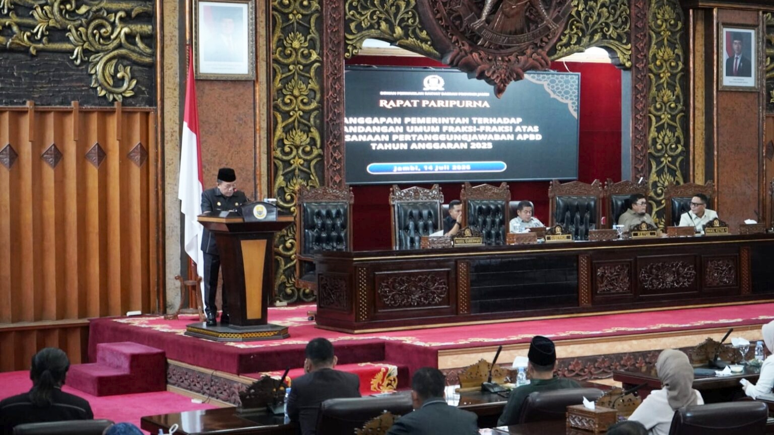 Al Haris saat rapat paripurna di DPRD Provinsi Jambi, Selasa (14/7)