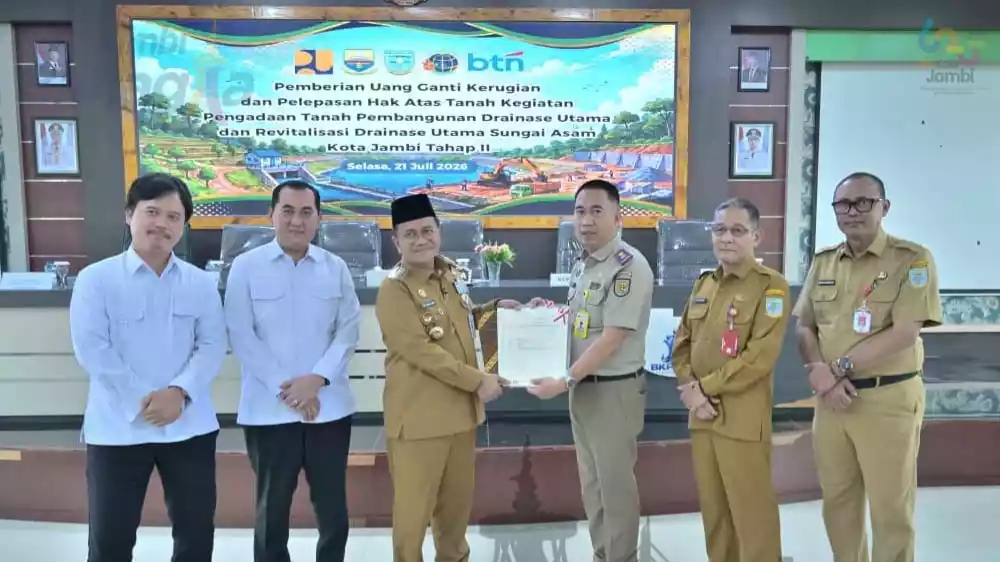Maulana serahkan uang ganti rugi lahan Rp33 miliar