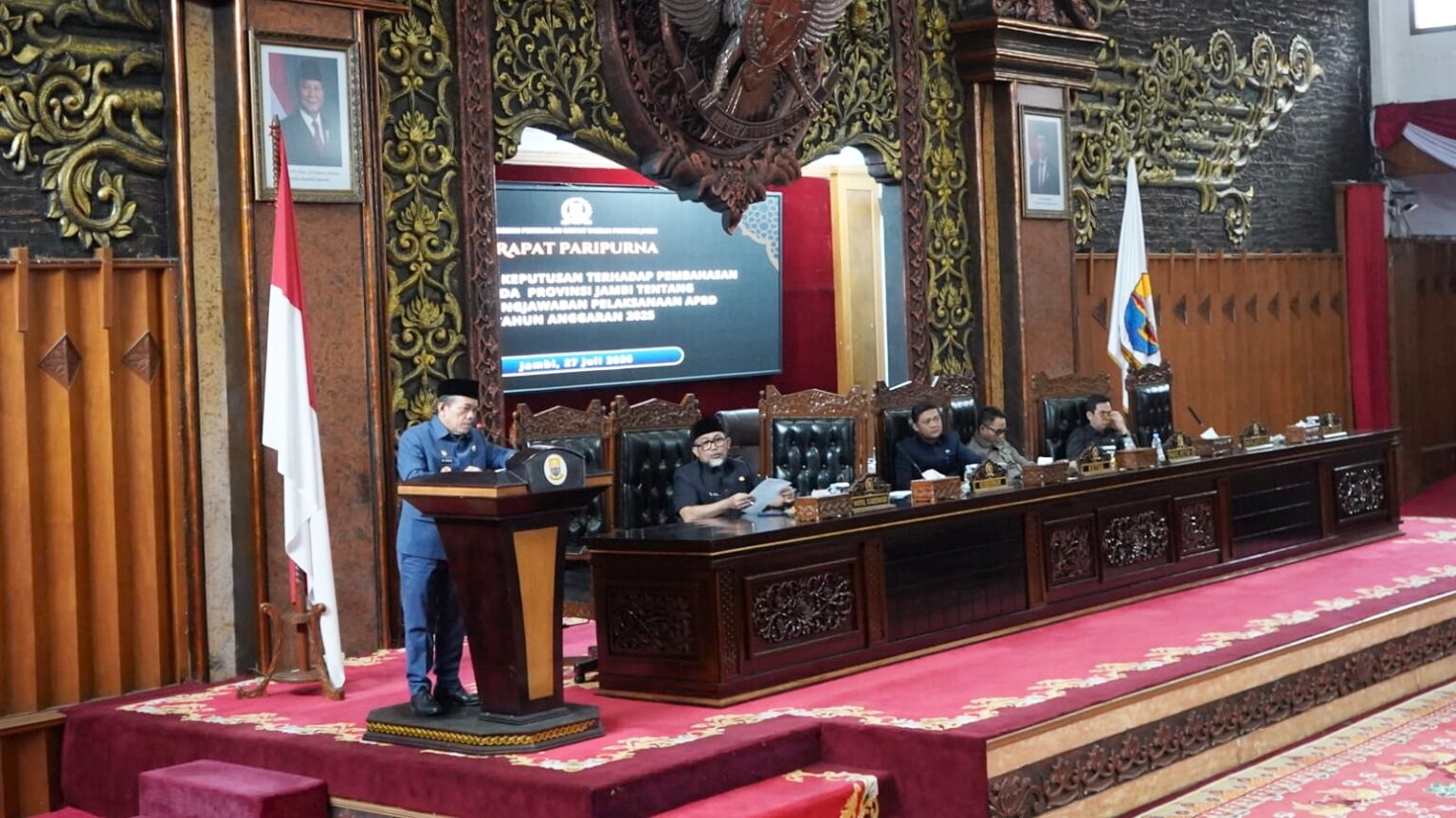 Al Haris saat Rapat Paripurna di DPRD Provinsi Jambi, Senin (27/7)