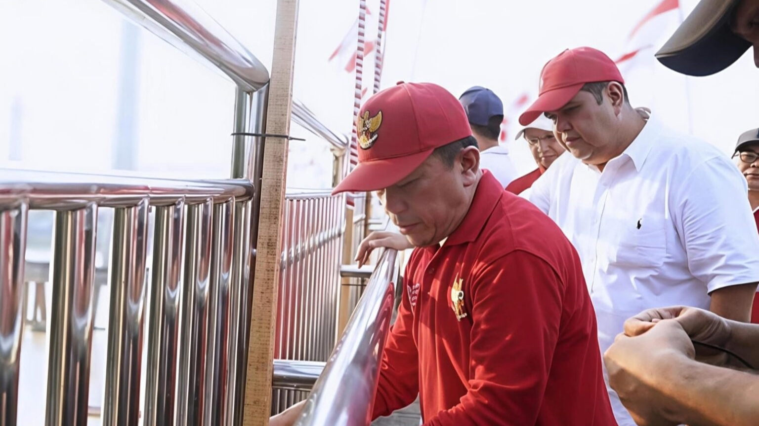 Bank Jambi pasang 1.000 bendera merah putih dan santuni veteran