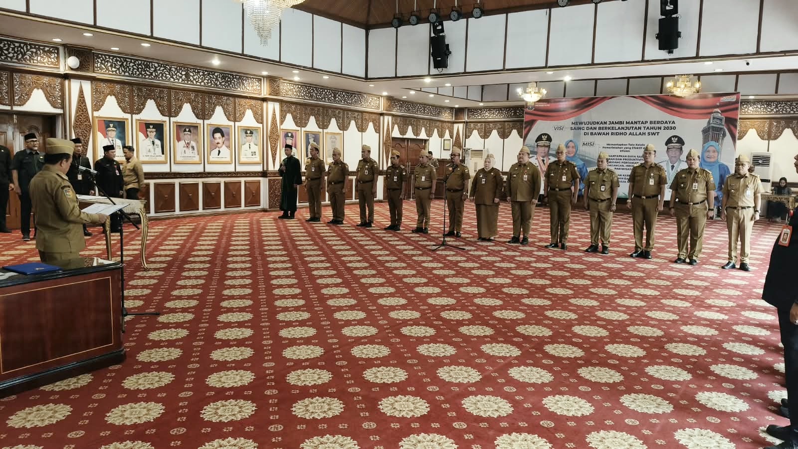 Al Haris lantik 13 pejabat eselon II Pemprov Jambi