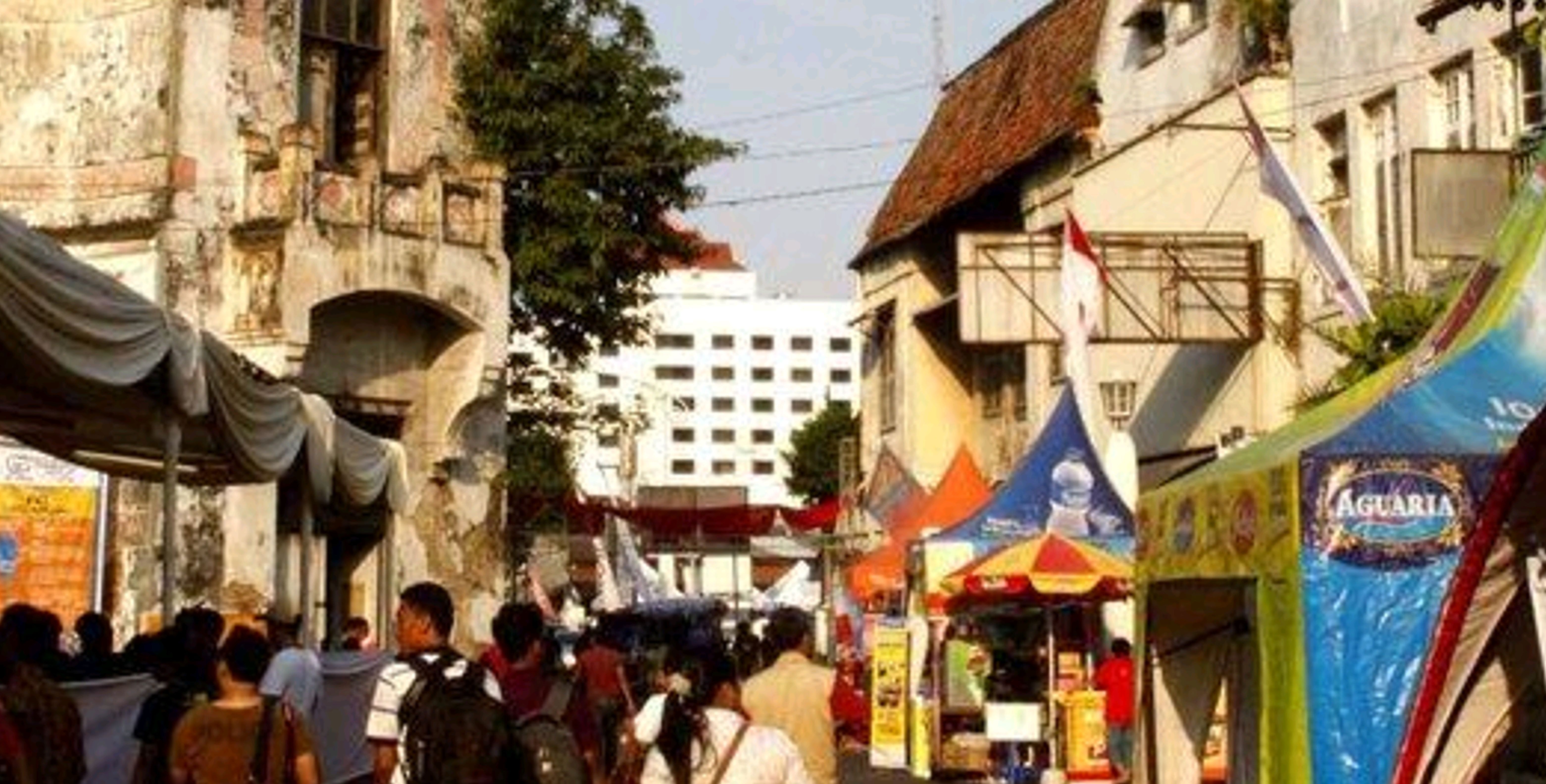 Suasana dan Bangunan Heritage di Kota Lama Semarang