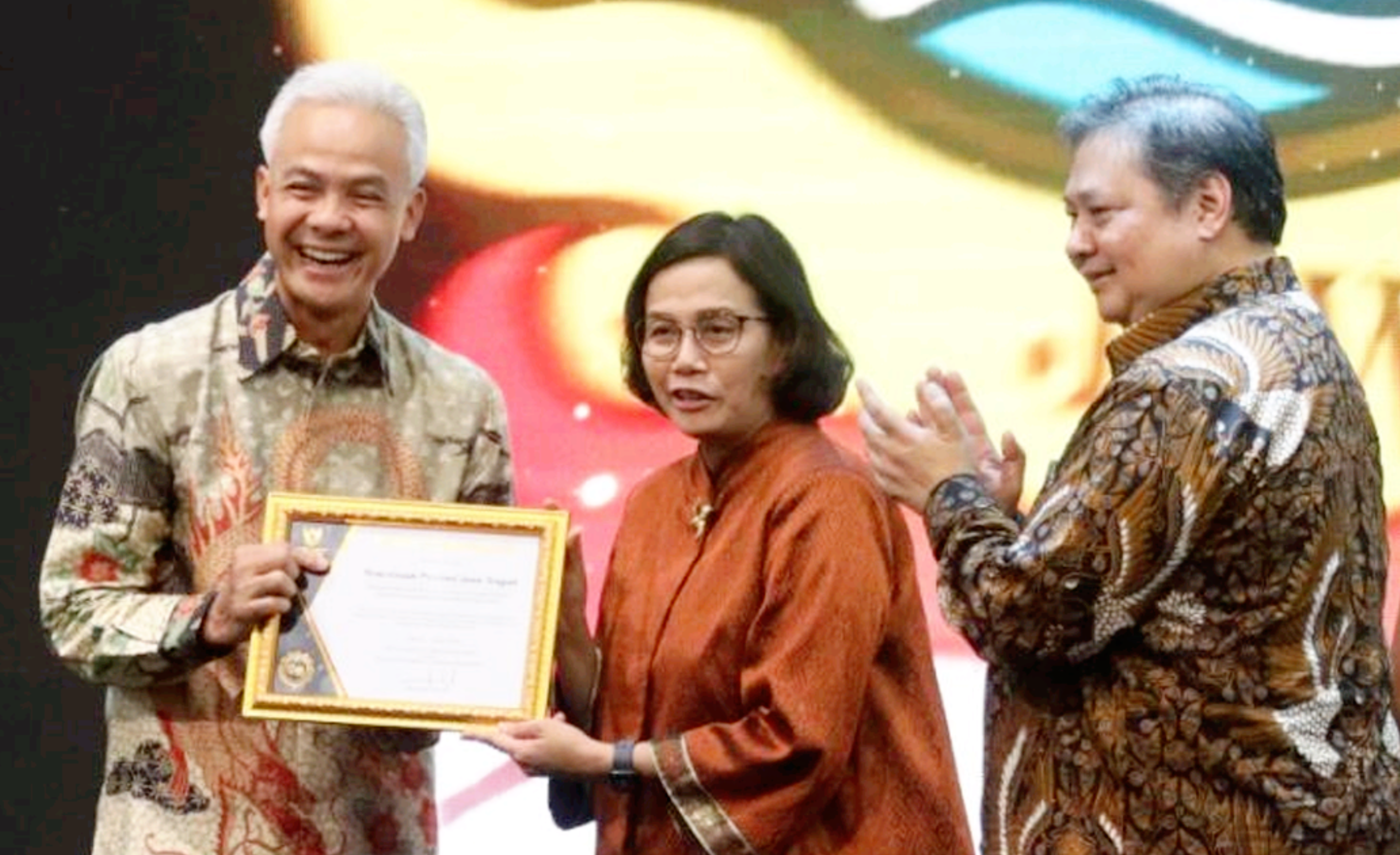 Ganjar Pranowo terima penghargaan  Tim Pengendali Inflasi Daerah (TPID) Terbaik Nasional