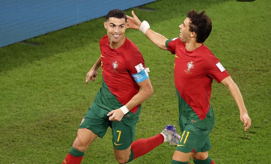 Christian Ronaldo dan Joao Felox saat merayaka gol ke gawang Ghana bertanding di Stadium 947