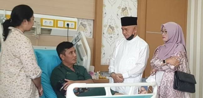 Bupati Adirozal jenguk Kapolda Jambi di RS Polri Jakarta