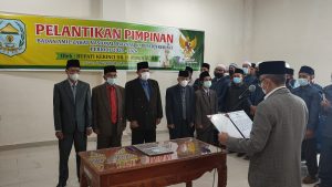 Bupati Adirozal saat lantik pimpinan Baznas Kabupaten Kerinci Periode 2022-2026
