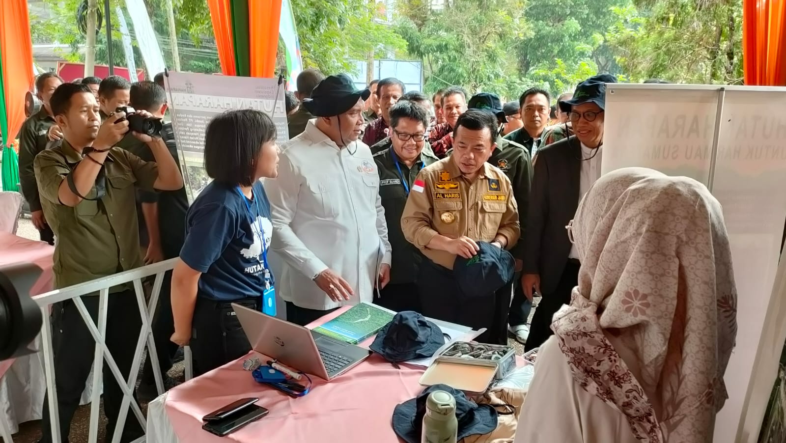 Al Haris bersama Wamen Ketenagakerjaan di acara Job Fair Fakultas Pertanian Unja